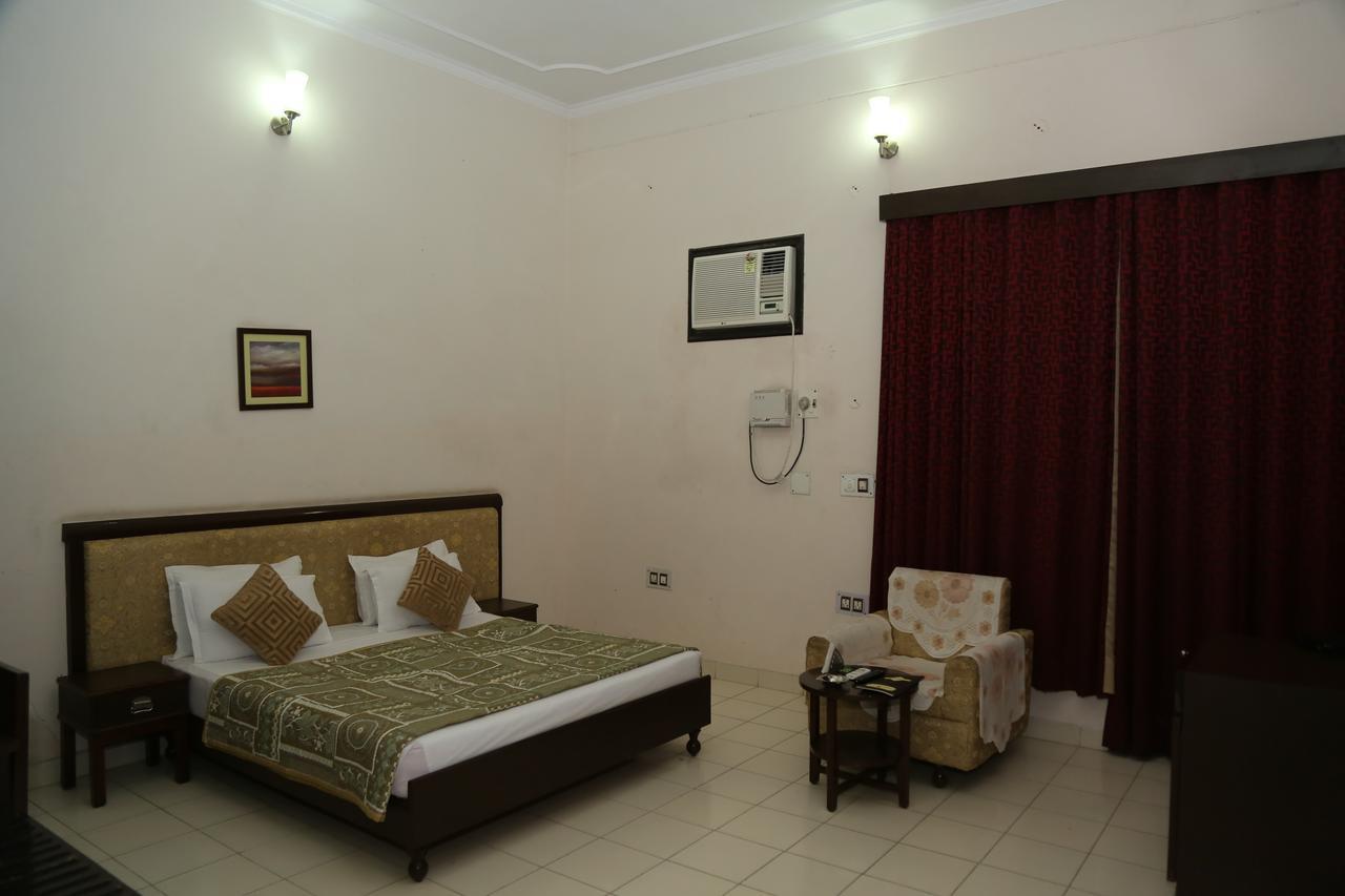 Gulmohar Sariska Resort Bairāt Exterior foto